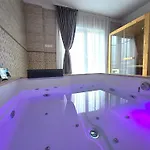 Cinque Stelle Private Jacuzzi And Sauna Apartament