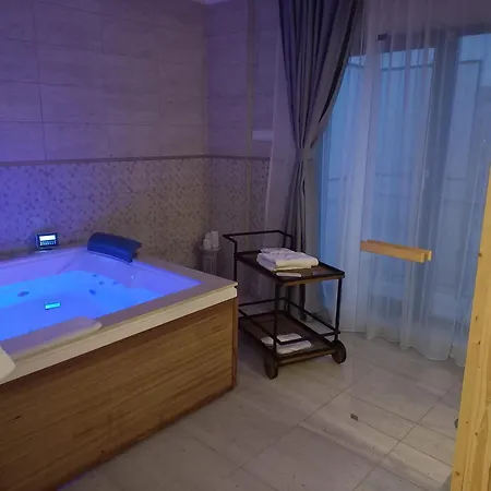 Cinque Stelle Private Jacuzzi And Sauna Apartment *