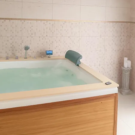 Cinque Stelle Private Jacuzzi And Sauna Apartment *