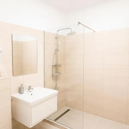 Cinque Stelle Private Jacuzzi And Sauna Apartment