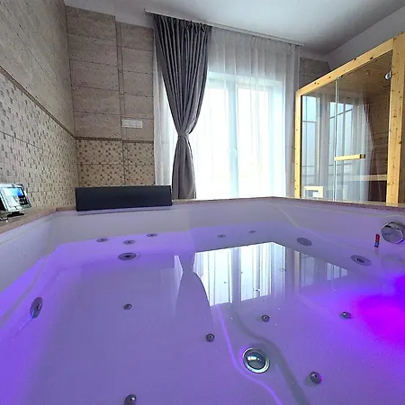 Cinque Stelle Private Jacuzzi And Sauna Апартаменти