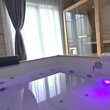 Cinque Stelle Private Jacuzzi And Sauna Apartment *