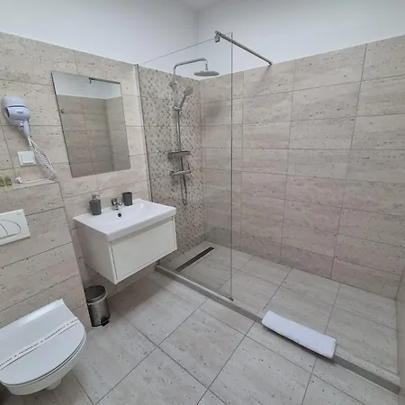 Апартаменти Cinque Stelle Private Jacuzzi And Sauna *